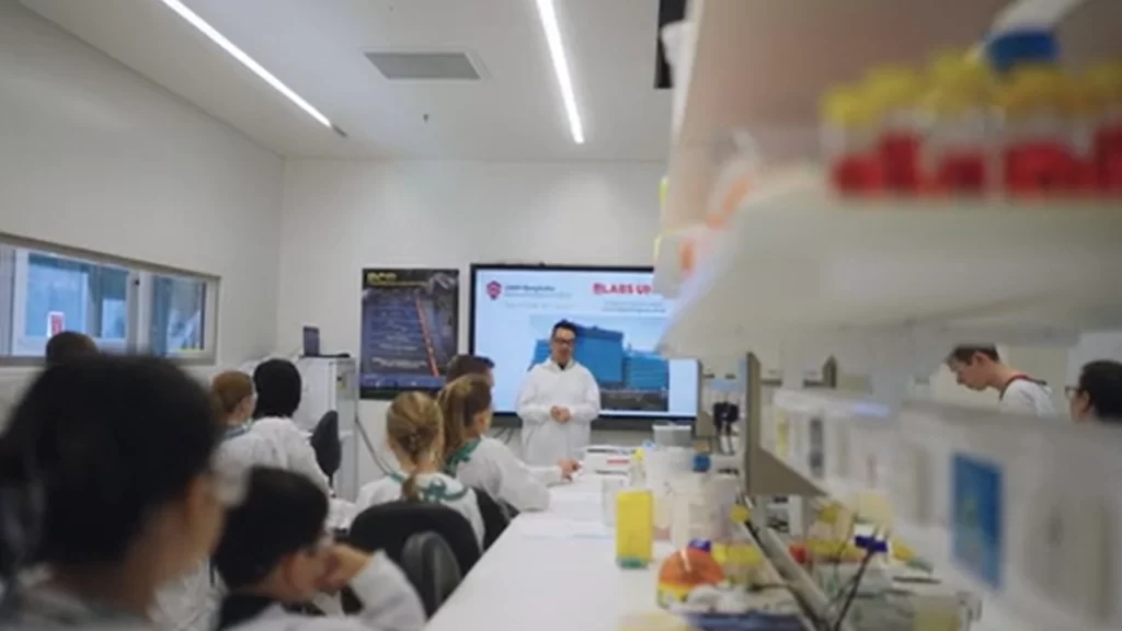 Labs Unlocked: QIMR Berghofer - A Day in the Life of a Scientist