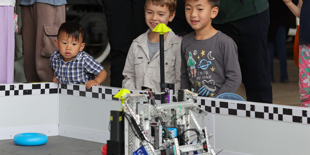 Robot Game Field Driving
